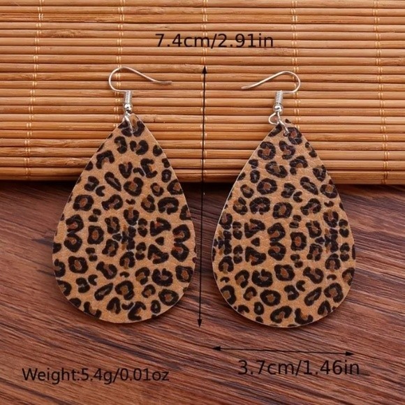 NEW FAUX LEATHER ANIMAL PRINT DANGLE DROP BOHO VINTAGE STYLE PIERCED EARRINGS - Picture 3 of 3